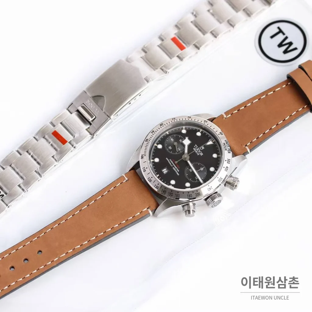 튜더 블랙베이 크로노 스틸 골드 블랙다이얼 크로노그래프 오토매틱 41mm M79363N 브라운 가죽 스트랩 실버 베젤