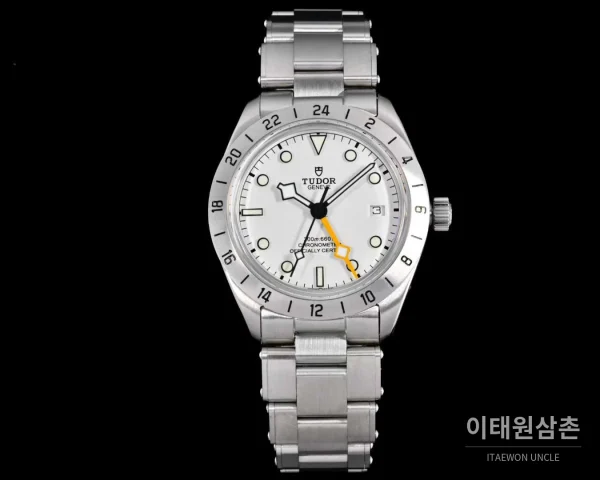 튜더 블랙베이 프로 GMT 스틸 아이보리/블랙 다이얼 오토매틱 39mm 아이보리 / 블랙 튜더 블랙베이 프로 GMT 스틸 아이보리/블랙 다이얼 오토매틱 39mm 아이보리 / 블랙