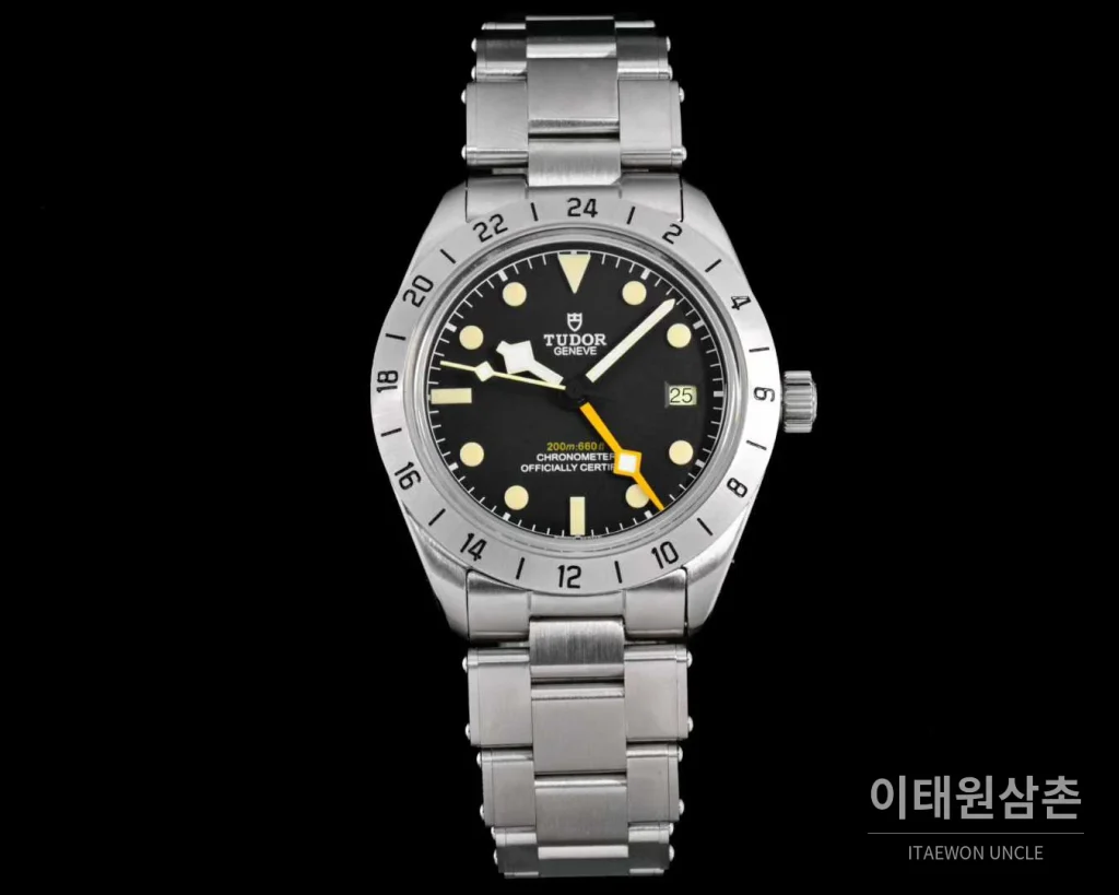 튜더 블랙베이 프로 GMT 스틸 아이보리/블랙 다이얼 오토매틱 39mm 아이보리 / 블랙 (2)
