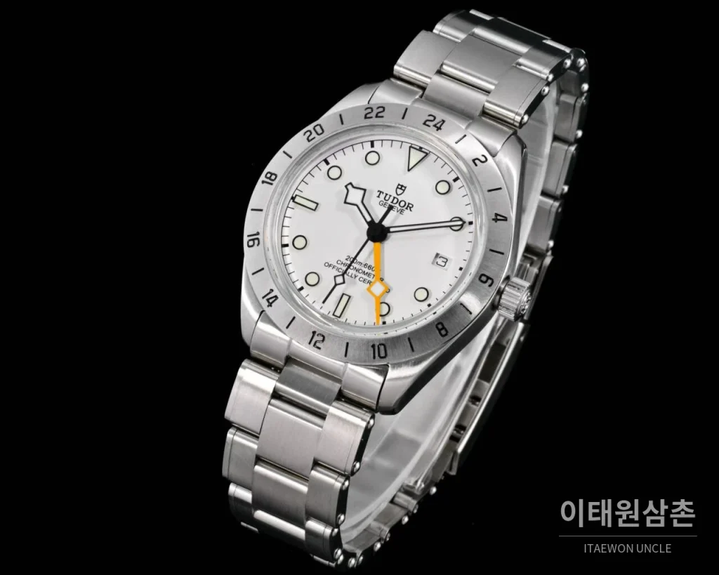 튜더 블랙베이 프로 GMT 스틸 아이보리/블랙 다이얼 오토매틱 39mm 아이보리 / 블랙