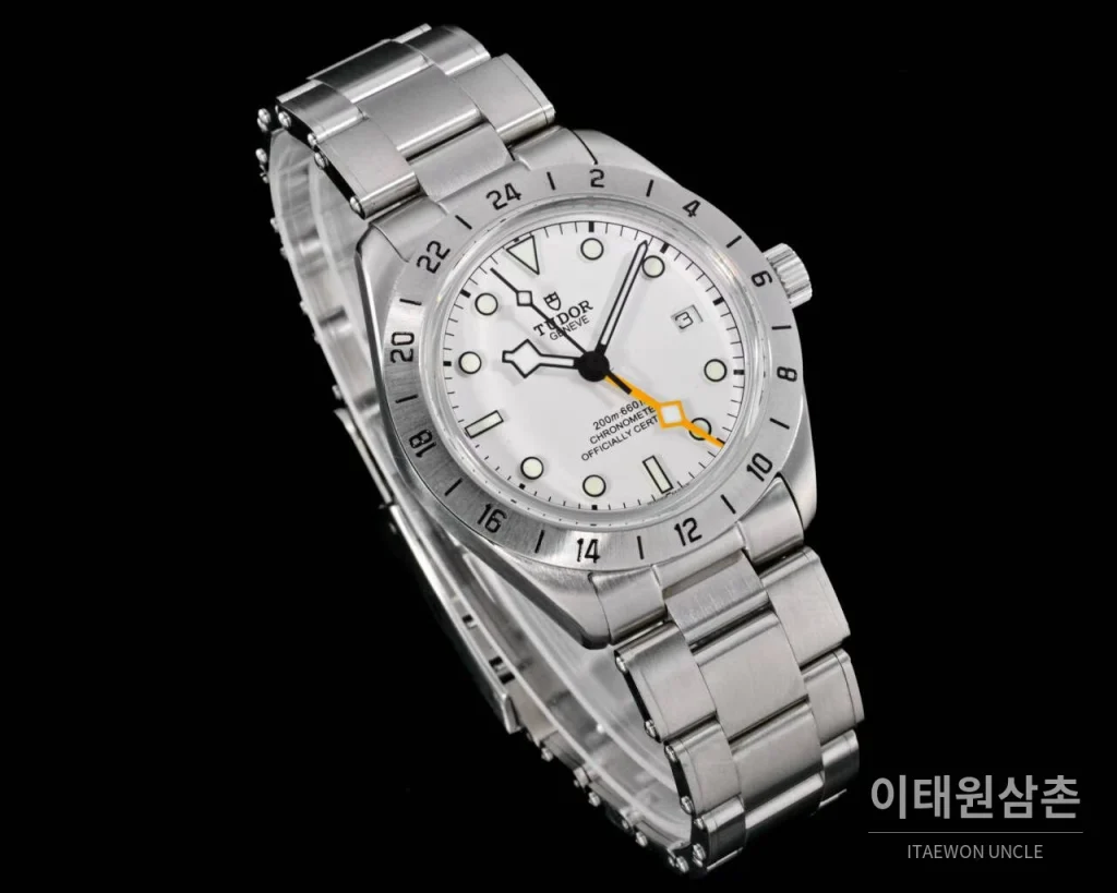 튜더 블랙베이 프로 GMT 스틸 아이보리/블랙 다이얼 오토매틱 39mm 아이보리 / 블랙