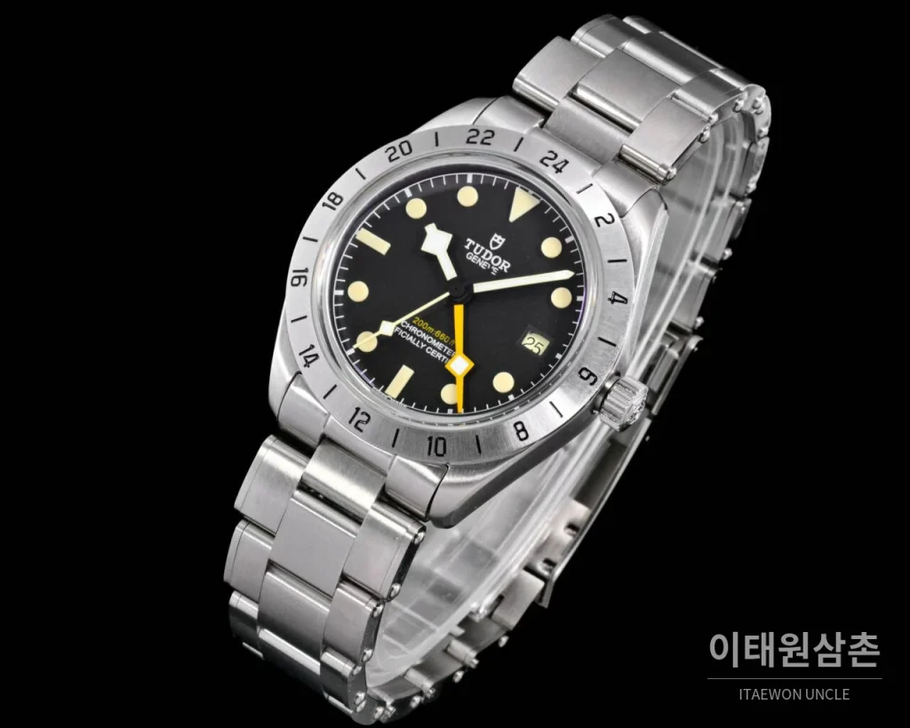 튜더 블랙베이 프로 GMT 스틸 아이보리/블랙 다이얼 오토매틱 39mm 아이보리 / 블랙 (2)