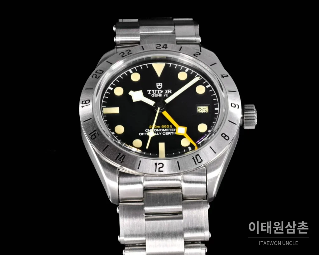 튜더 블랙베이 프로 GMT 스틸 아이보리/블랙 다이얼 오토매틱 39mm 아이보리 / 블랙 (2)