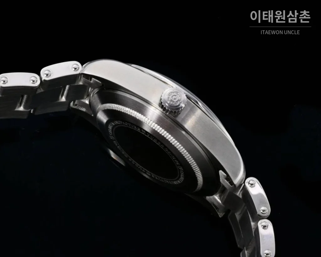 튜더 블랙베이 프로 GMT 스틸 아이보리/블랙 다이얼 오토매틱 39mm 아이보리 / 블랙 (2)
