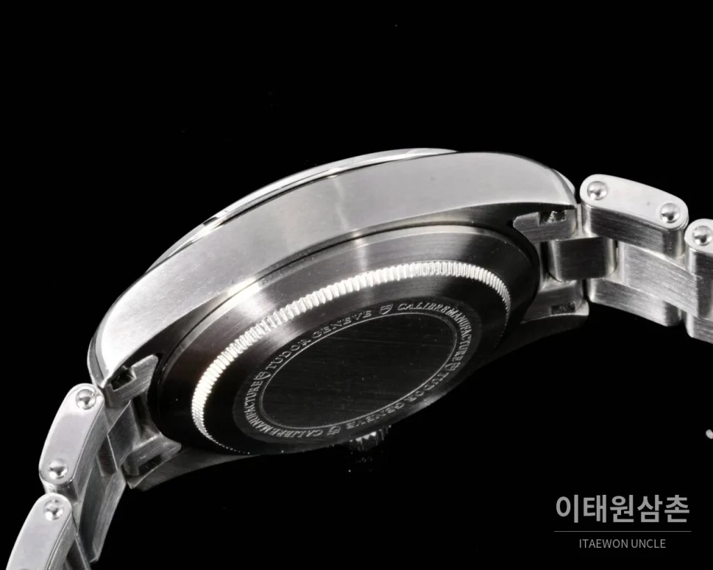 튜더 블랙베이 프로 GMT 스틸 아이보리/블랙 다이얼 오토매틱 39mm 아이보리 / 블랙