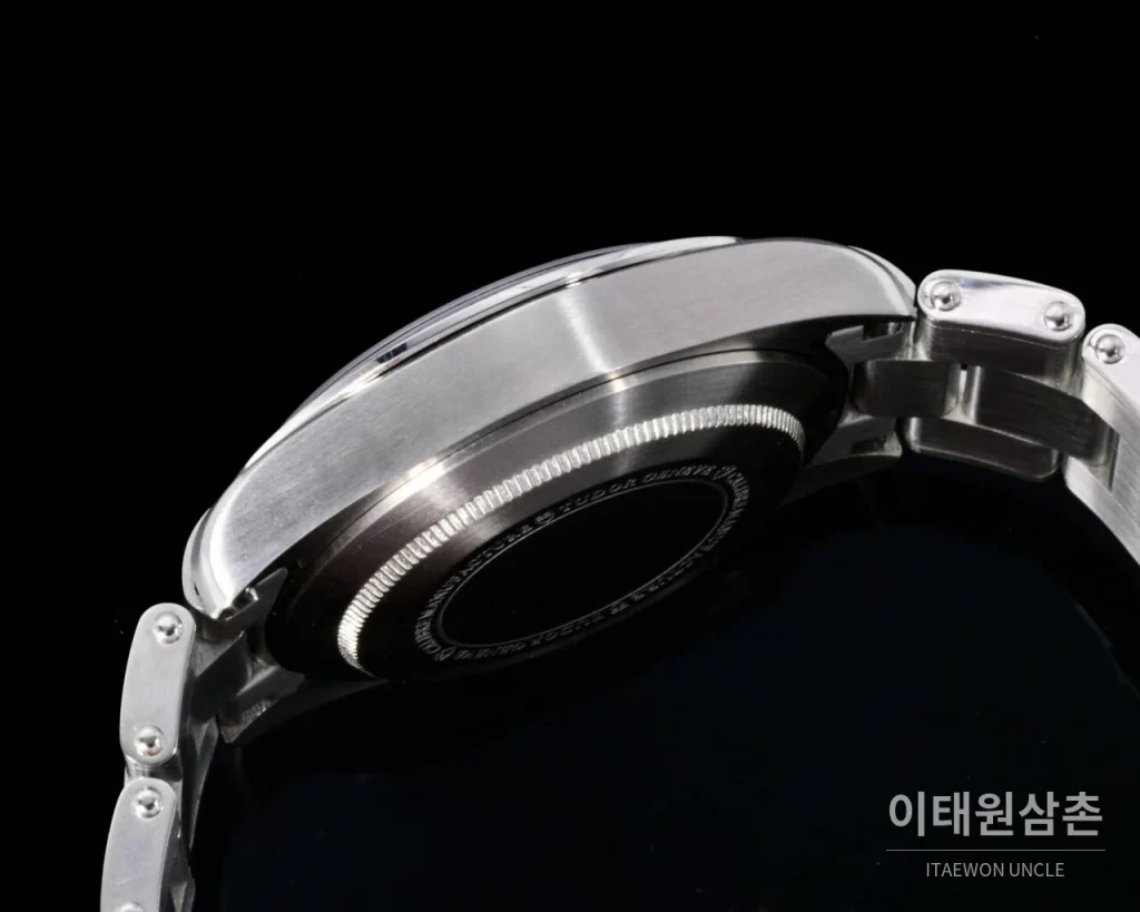 튜더 블랙베이 프로 GMT 스틸 아이보리/블랙 다이얼 오토매틱 39mm 아이보리 / 블랙 (2)