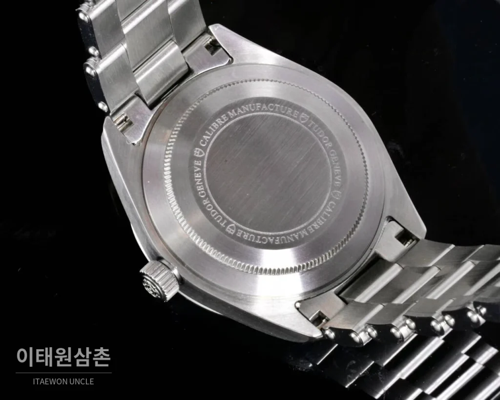 튜더 블랙베이 프로 GMT 스틸 아이보리/블랙 다이얼 오토매틱 39mm 아이보리 / 블랙