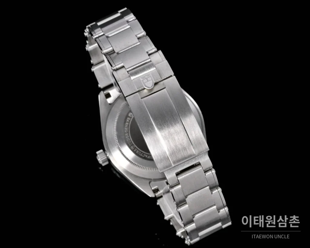 튜더 블랙베이 프로 GMT 스틸 아이보리/블랙 다이얼 오토매틱 39mm 아이보리 / 블랙 (2)
