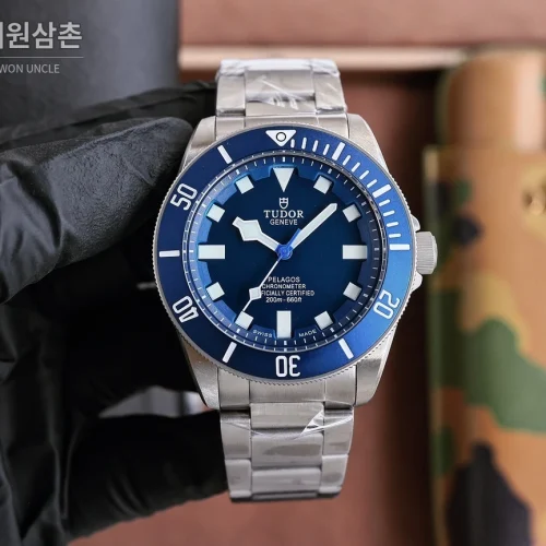 튜더 헤리티지 블랙베이 스틸 브레이슬릿 오토매틱 42mm 네이비 다이얼 튜더 헤리티지 블랙베이 스틸 브레이슬릿 오토매틱 42mm 네이비 다이얼