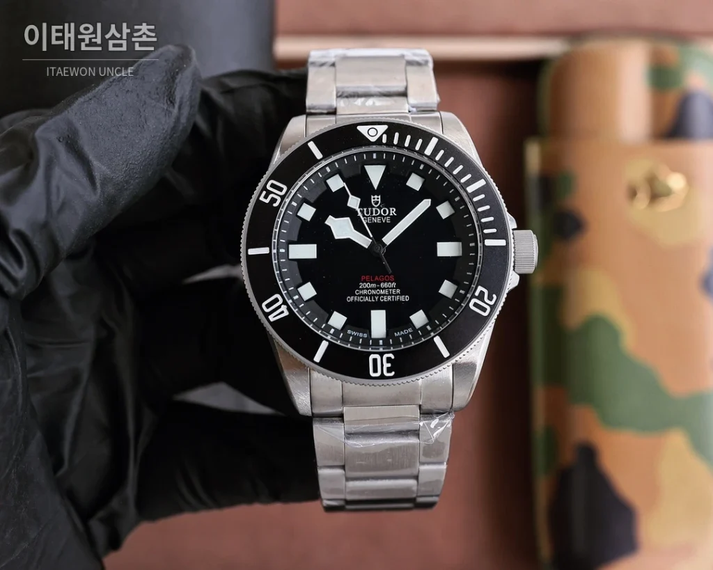 튜더 헤리티지 블랙베이 스틸 브레이슬릿 오토매틱 42mm 블랙 다이얼