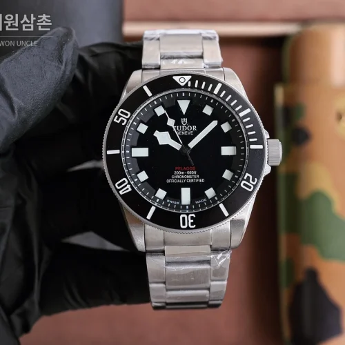 튜더 헤리티지 블랙베이 스틸 브레이슬릿 오토매틱 42mm 블랙 다이얼 튜더 헤리티지 블랙베이 스틸 브레이슬릿 오토매틱 42mm 블랙 다이얼