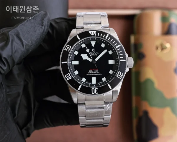 튜더 헤리티지 블랙베이 스틸 브레이슬릿 오토매틱 42mm 블랙 다이얼 튜더 헤리티지 블랙베이 스틸 브레이슬릿 오토매틱 42mm 블랙 다이얼