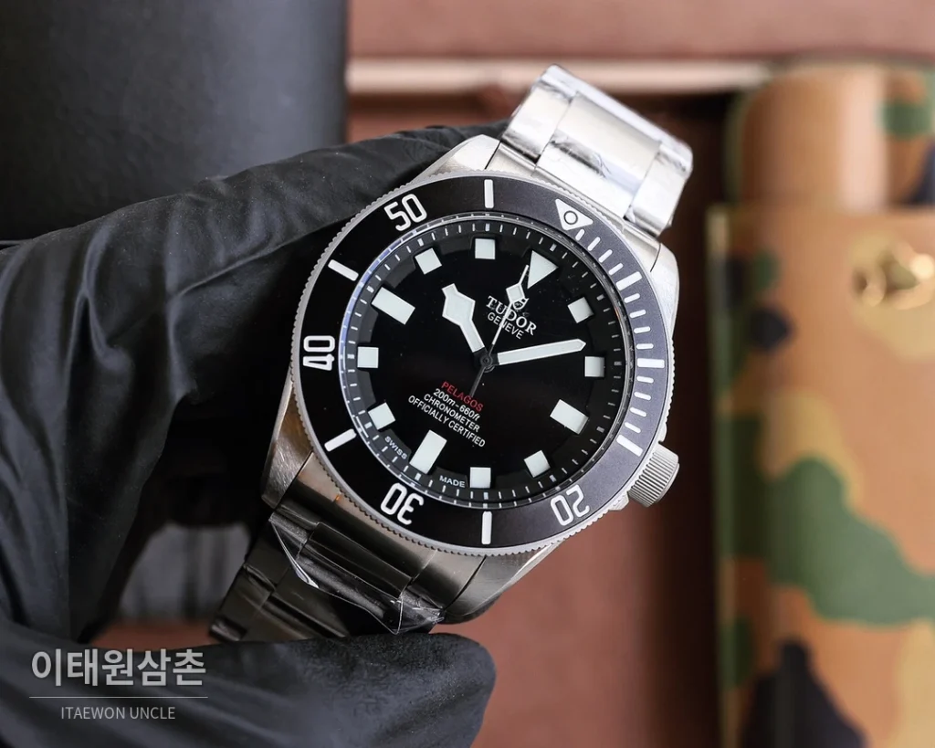 튜더 헤리티지 블랙베이 스틸 브레이슬릿 오토매틱 42mm 블랙 다이얼