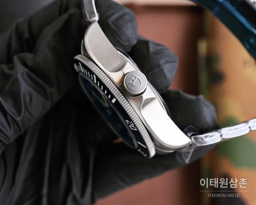 튜더 헤리티지 블랙베이 스틸 브레이슬릿 오토매틱 42mm 네이비 다이얼