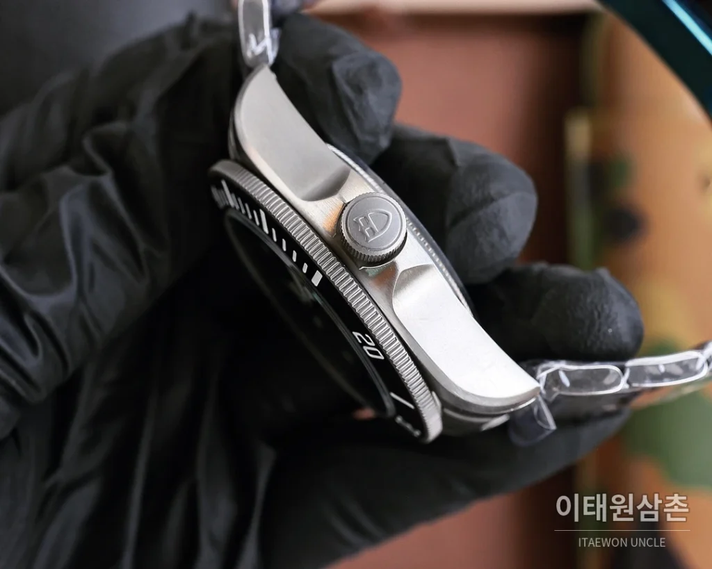 튜더 헤리티지 블랙베이 스틸 브레이슬릿 오토매틱 42mm 블랙 다이얼