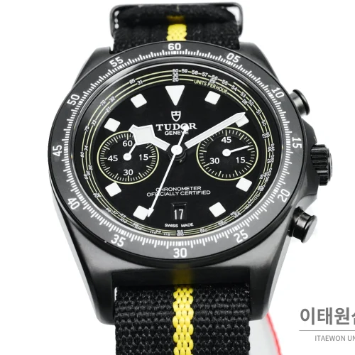 튜더 펠리컨 크로노그래프 오토매틱 43mm 블랙 다이얼 블랙 나일론 스트랩 (2)
