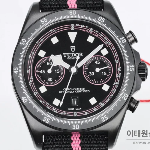 튜더 펠리컨 크로노그래프 오토매틱 43mm 블랙 다이얼 핑크 나일론 스트랩
