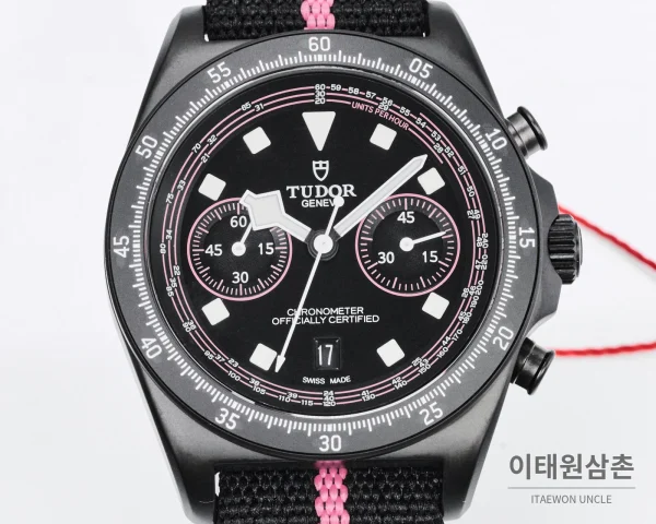 튜더 펠리컨 크로노그래프 오토매틱 43mm 블랙 다이얼 핑크 나일론 스트랩