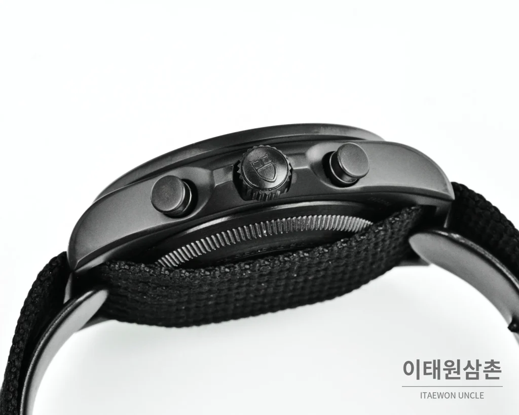 튜더 펠리컨 크로노그래프 오토매틱 43mm 블랙 다이얼 블랙 나일론 스트랩