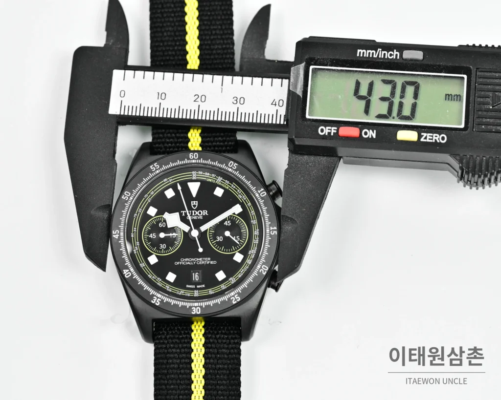 튜더 펠리컨 크로노그래프 오토매틱 43mm 블랙 다이얼 블랙 나일론 스트랩 (2)