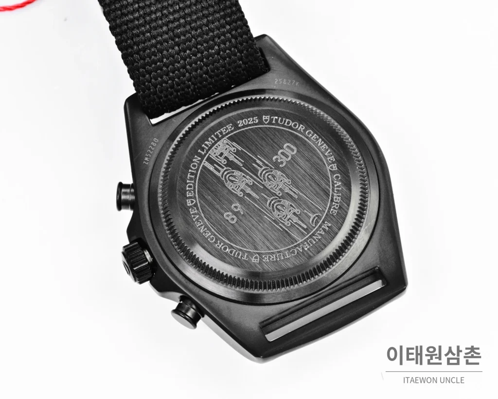 튜더 펠리컨 크로노그래프 오토매틱 43mm 블랙 다이얼 블랙 나일론 스트랩
