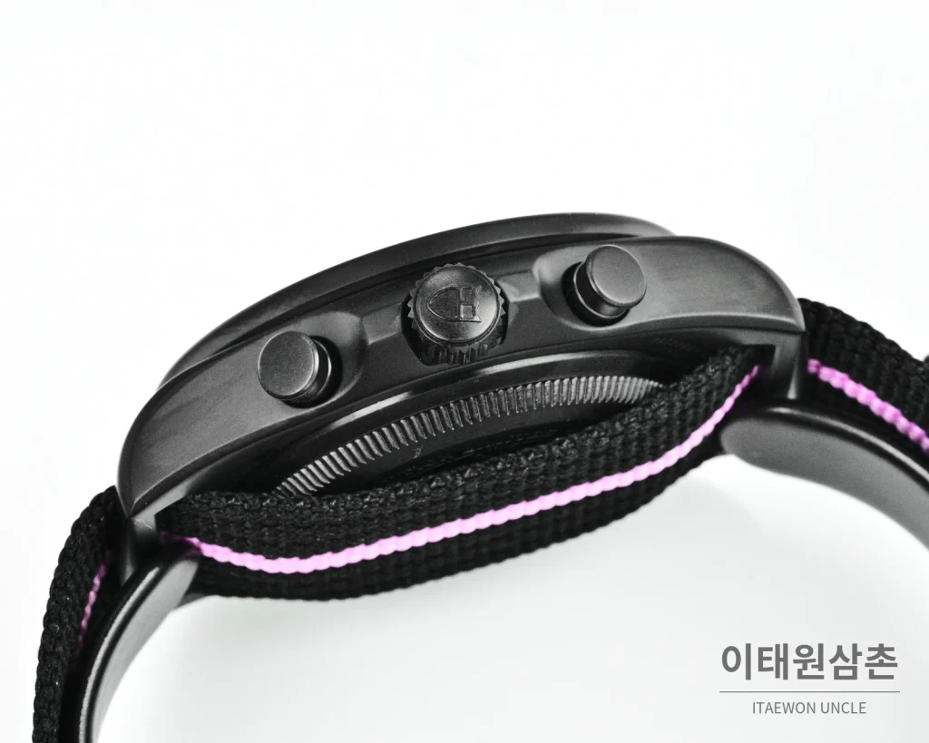 튜더 펠리컨 크로노그래프 오토매틱 43mm 블랙 다이얼 핑크 나일론 스트랩