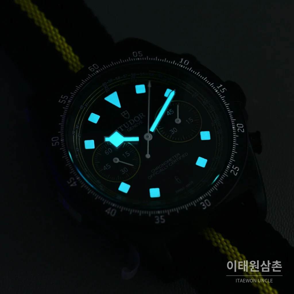 튜더 펠리컨 크로노그래프 오토매틱 43mm 블랙 다이얼 블랙 나일론 스트랩 (2)