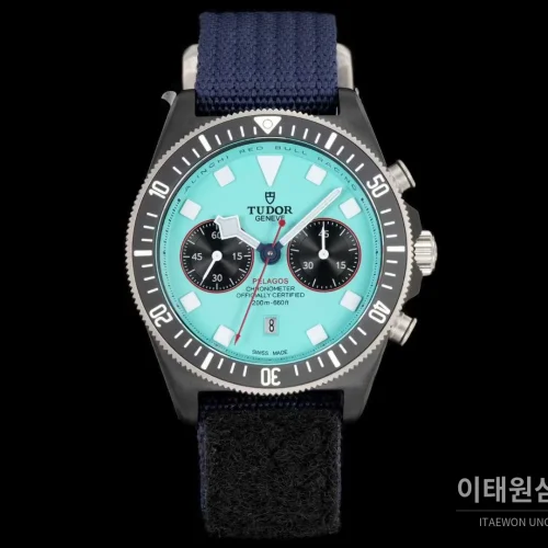 튜더 펠라고스 FXD 카본 블루다이얼 크로노그래프 데이데이트 오토매틱 43mm (2) 튜더 펠라고스 FXD 카본 블루다이얼 크로노그래프 데이데이트 오토매틱 43mm 네이비 나일론 스트랩 그레이 베젤 (2)