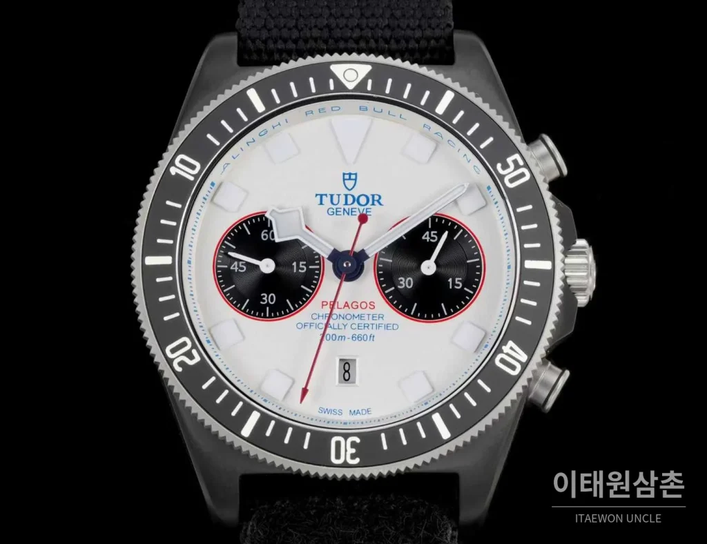 튜더 펠라고스 FXD 카본 블루다이얼 크로노그래프 데이데이트 오토매틱 43mm 블랙 나일론 스트랩 그레이 베젤