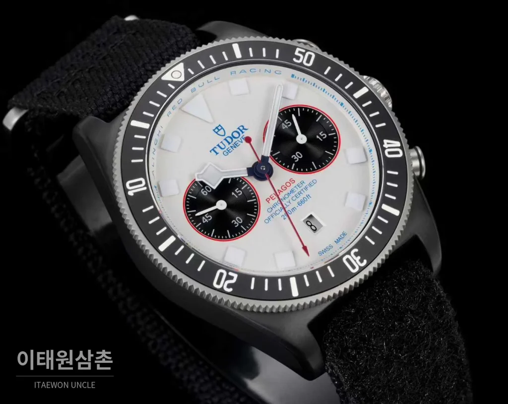 튜더 펠라고스 FXD 카본 블루다이얼 크로노그래프 데이데이트 오토매틱 43mm 블랙 나일론 스트랩 그레이 베젤