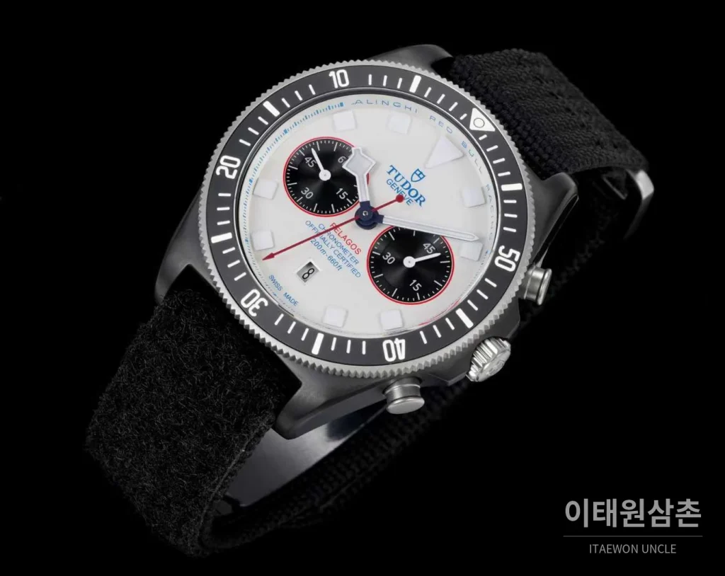 튜더 펠라고스 FXD 카본 블루다이얼 크로노그래프 데이데이트 오토매틱 43mm 블랙 나일론 스트랩 그레이 베젤