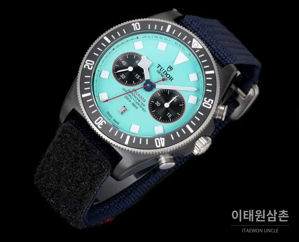 튜더 펠라고스 FXD 카본 블루다이얼 크로노그래프 데이데이트 오토매틱 43mm 네이비 나일론 스트랩 그레이 베젤 (2)