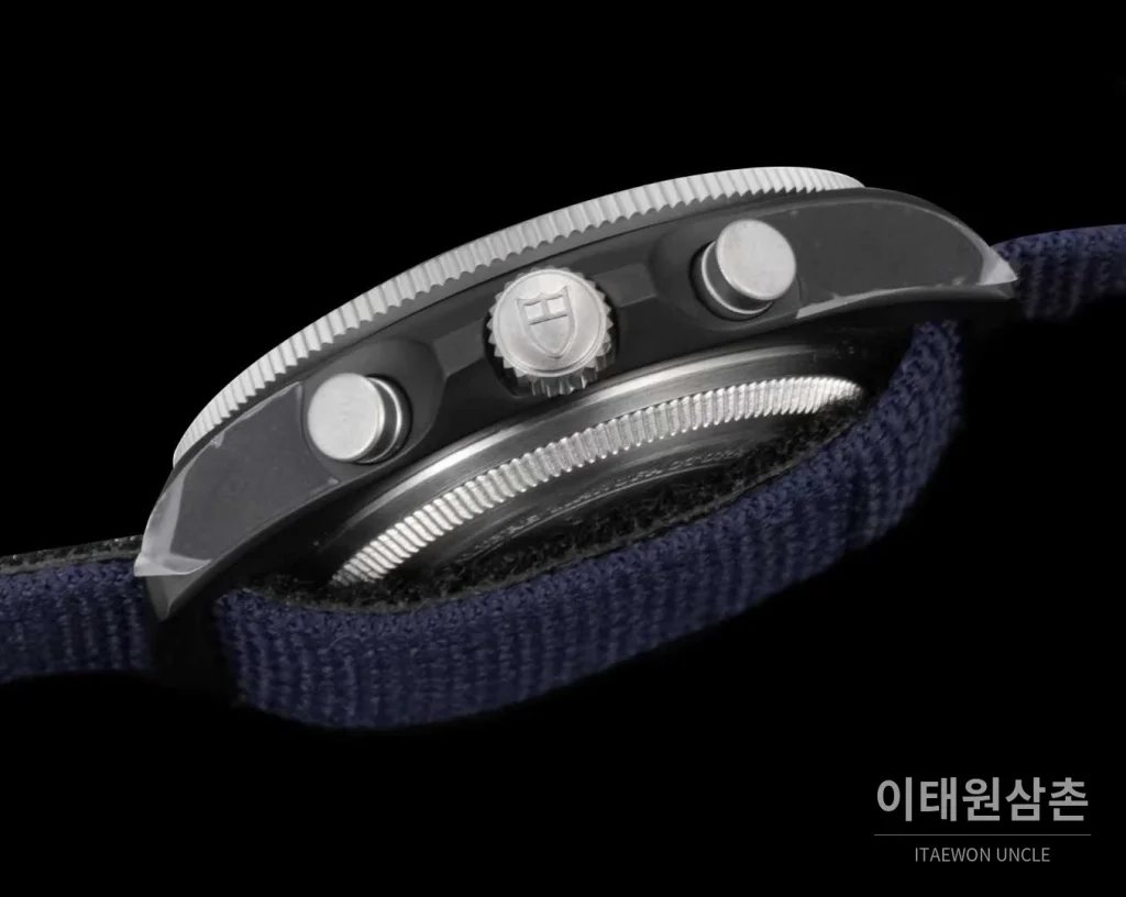튜더 펠라고스 FXD 카본 블루다이얼 크로노그래프 데이데이트 오토매틱 43mm 네이비 나일론 스트랩 그레이 베젤 (2)