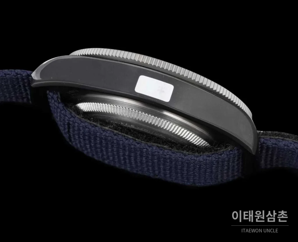 튜더 펠라고스 FXD 카본 블루다이얼 크로노그래프 데이데이트 오토매틱 43mm 네이비 나일론 스트랩 그레이 베젤