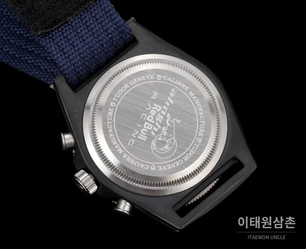 튜더 펠라고스 FXD 카본 블루다이얼 크로노그래프 데이데이트 오토매틱 43mm 네이비 나일론 스트랩 그레이 베젤