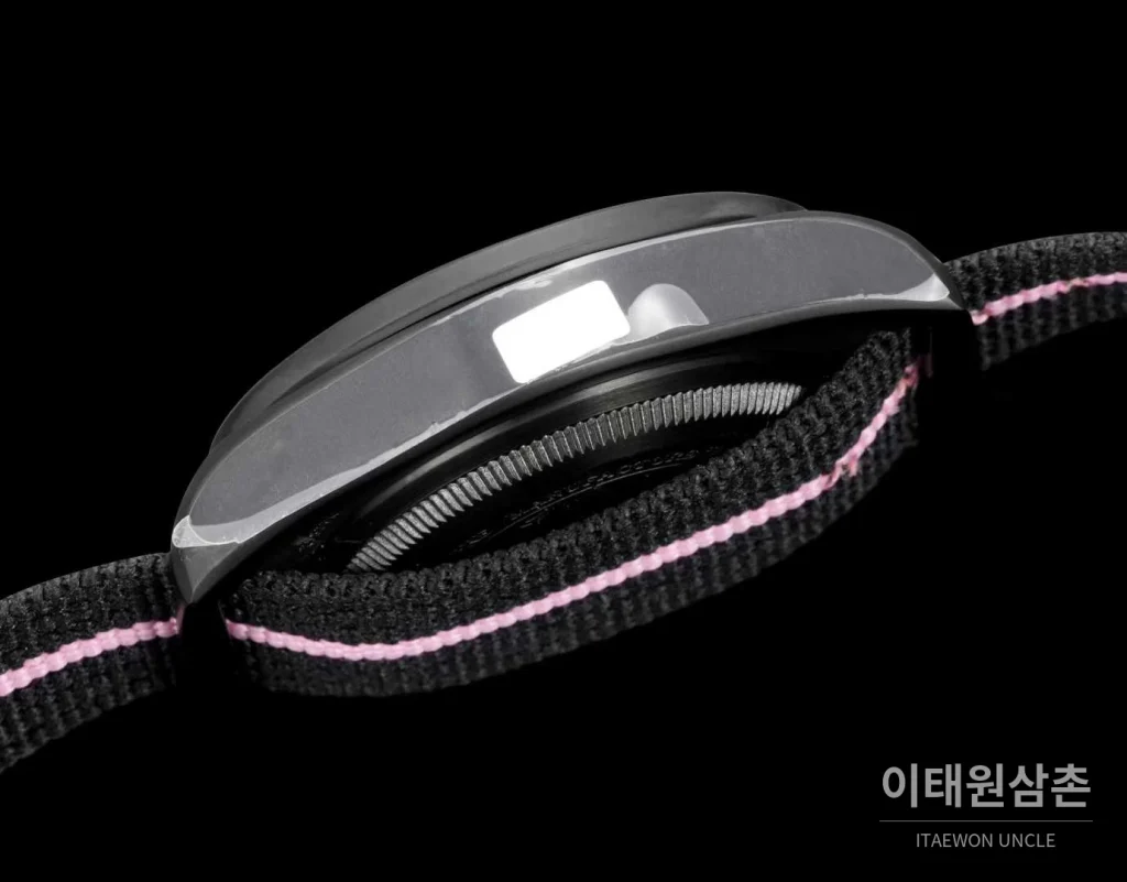 튜더 펠라고스 FXD 크로노그래프 컬러다이얼 야광 오토매틱 43mm 핑크 나일론 스트랩