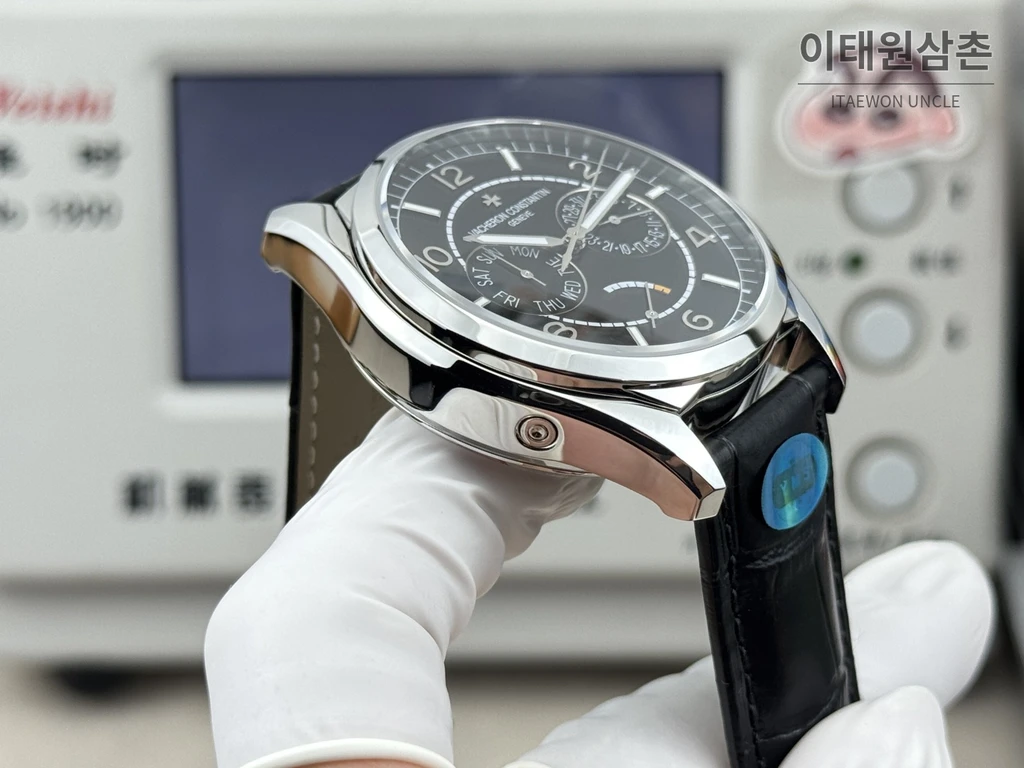 바쉐론콘스탄틴 피프티식스 데이데이트 블랙다이얼 카프스킨 오토매틱 40mm