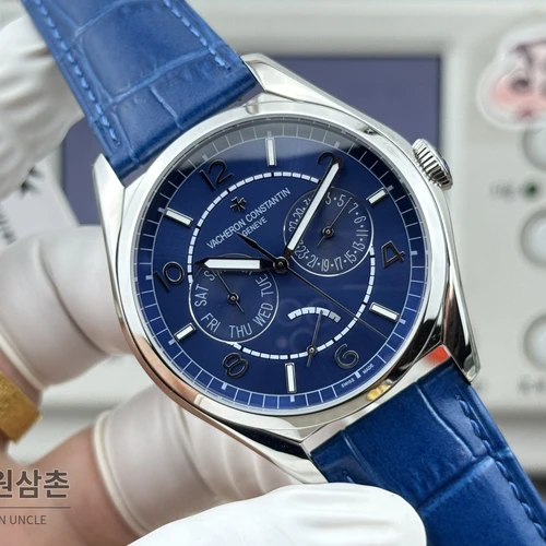 바쉐론콘스탄틴 피프티식스 데이데이트 네이비다이얼 카프스킨 오토매틱 40mm 바쉐론콘스탄틴 피프티식스 데이데이트 네이비다이얼 카프스킨 오토매틱 40mm