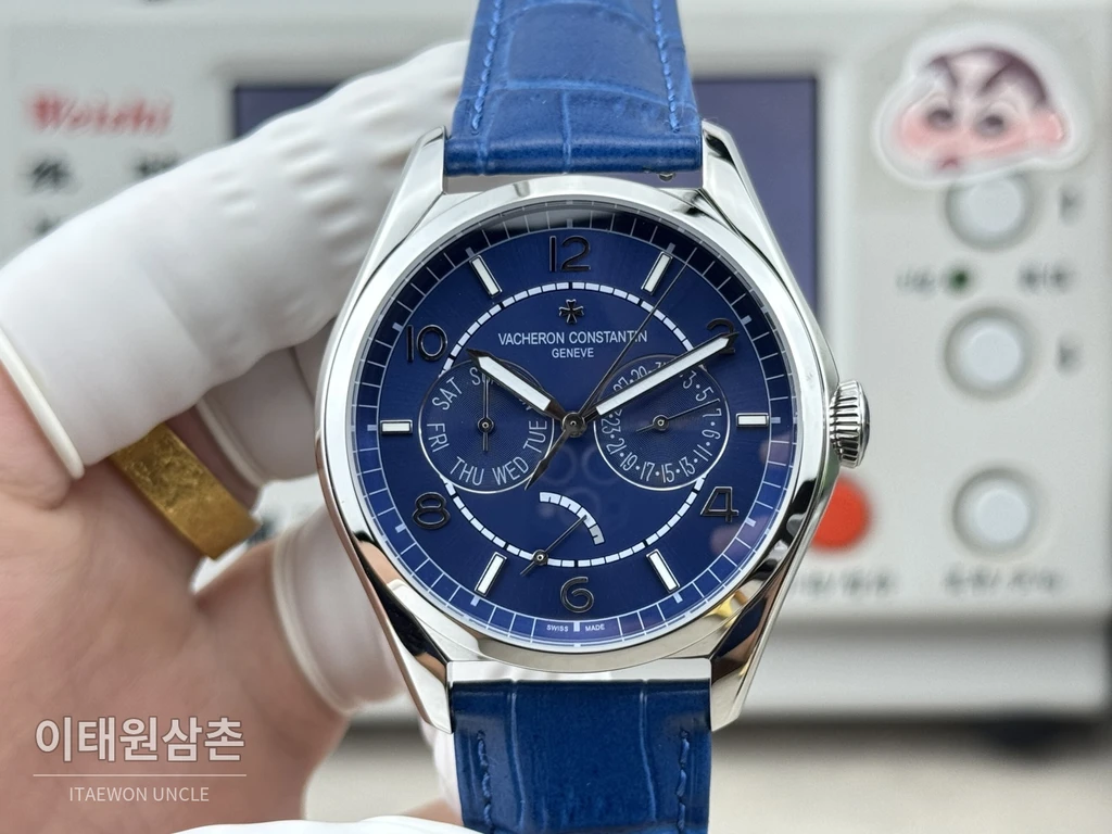 바쉐론콘스탄틴 피프티식스 데이데이트 네이비다이얼 카프스킨 오토매틱 40mm