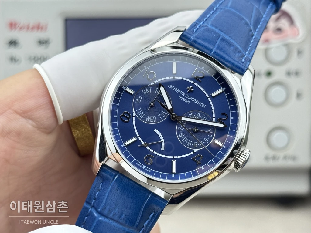 바쉐론콘스탄틴 피프티식스 데이데이트 네이비다이얼 카프스킨 오토매틱 40mm