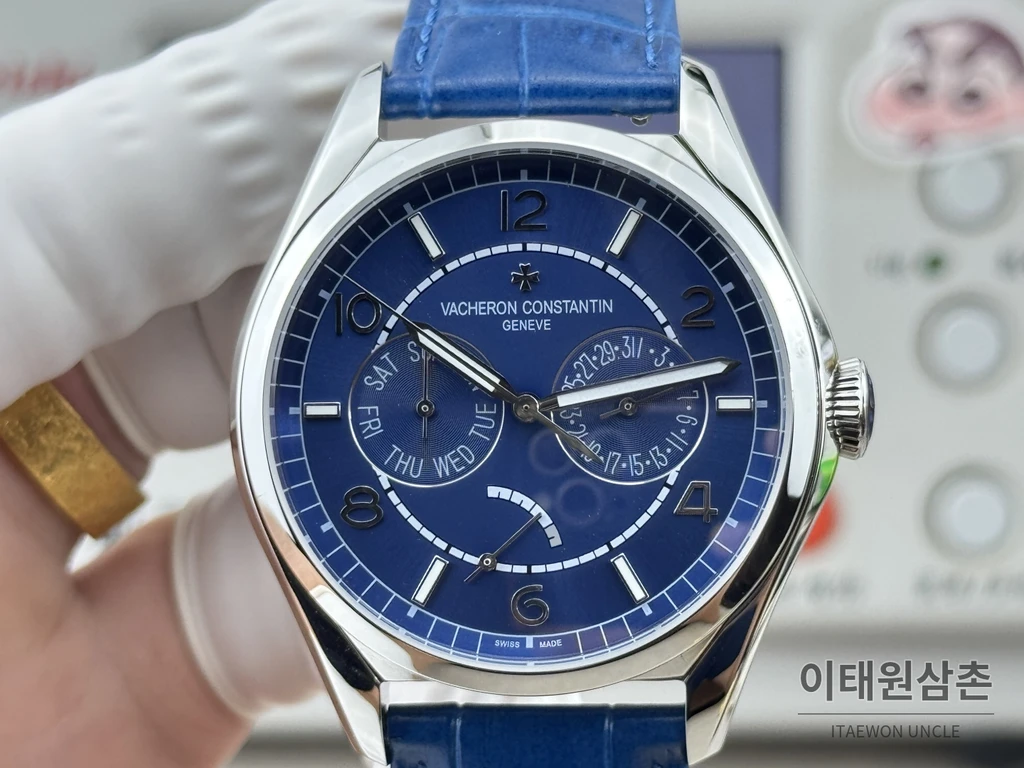 바쉐론콘스탄틴 피프티식스 데이데이트 네이비다이얼 카프스킨 오토매틱 40mm