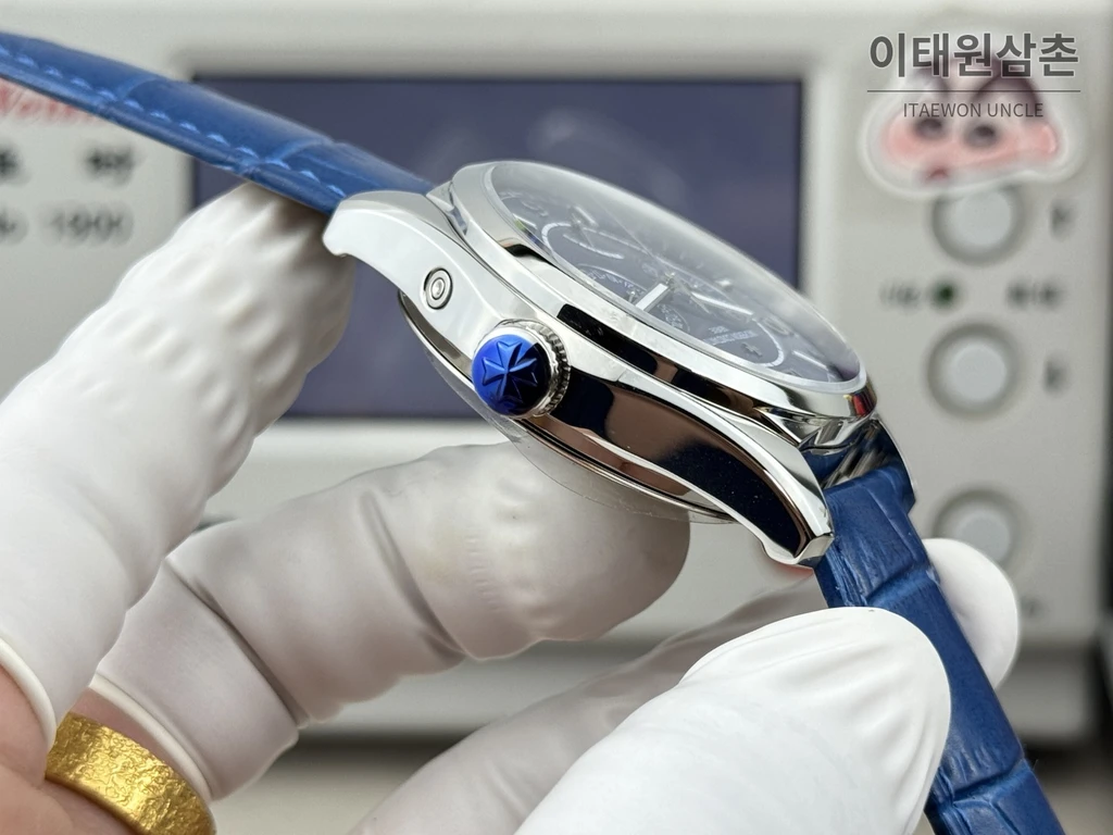 바쉐론콘스탄틴 피프티식스 데이데이트 네이비다이얼 카프스킨 오토매틱 40mm
