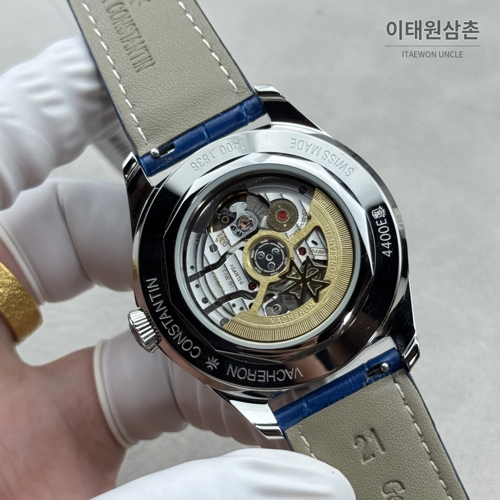 바쉐론콘스탄틴 피프티식스 데이데이트 네이비다이얼 카프스킨 오토매틱 40mm