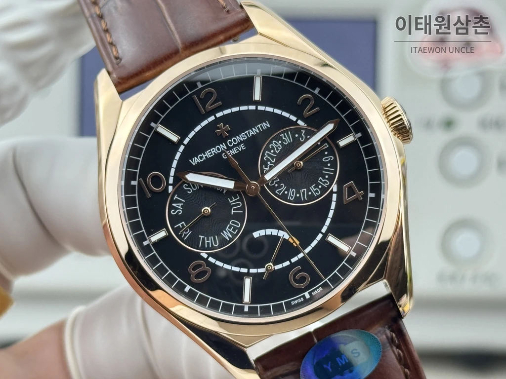 바쉐론콘스탄틴 피프티식스 데이데이트 로즈골드베젤 블랙다이얼 카프스킨 오토매틱 40mm