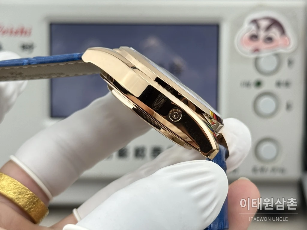 바쉐론콘스탄틴 피프티식스 데이데이트 로즈골드베젤 네이비다이얼 카프스킨 오토매틱 40mm