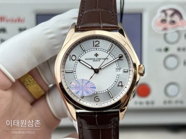 바쉐론콘스탄틴 피프티식스 가죽밴드 오토매틱 40mm 실버 다이얼 로즈골드 베젤 바쉐론콘스탄틴 피프티식스 가죽밴드 오토매틱 40mm 실버 다이얼 로즈골드 베젤