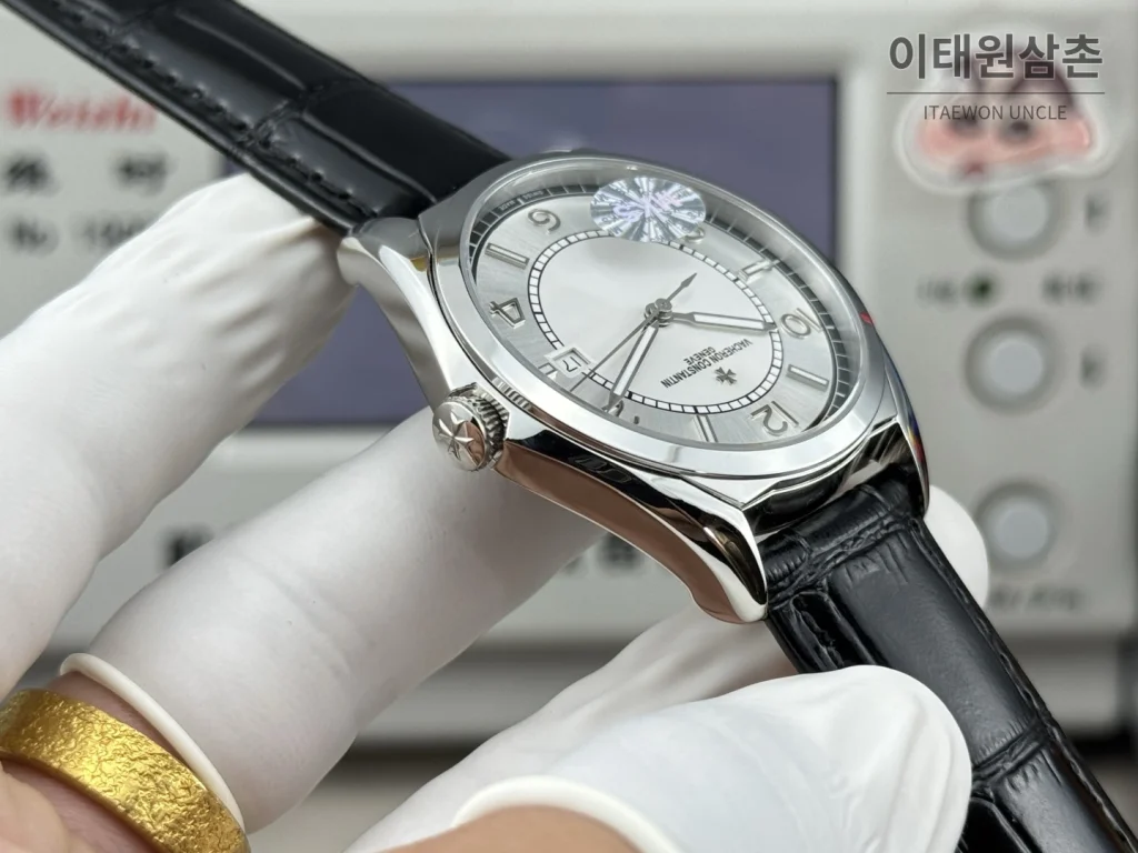 바쉐론콘스탄틴 피프티식스 가죽밴드 오토매틱 40mm 실버 다이얼