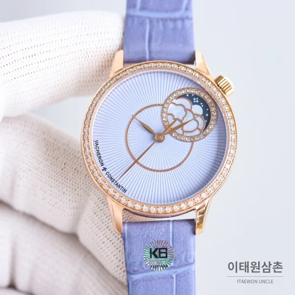 바쉐론콘스탄틴 에제리 스틸 다이아 문페이즈 오토매틱 37mm 아이스블루 다이얼 퍼플 가죽 스트랩 (2) 바쉐론콘스탄틴 에제리 스틸 다이아 문페이즈 오토매틱 37mm 아이스블루 다이얼 퍼플 가죽 스트랩 (2)