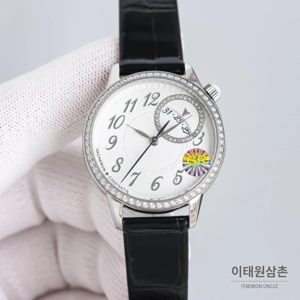 바쉐론콘스탄틴 에제리 스틸 다이아 문페이즈 오토매틱 37mm 화이트 다이얼 블랙 가죽 스트랩 바쉐론콘스탄틴 에제리 스틸 다이아 문페이즈 오토매틱 37mm 화이트 다이얼 블랙 가죽 스트랩