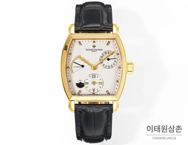 바쉐론콘스탄틴 말테 옐로우골드 베젤 화이트다이얼 듀얼타임 오토매틱 48mm 블랙 가죽 스트랩 바쉐론콘스탄틴 말테 옐로우골드 베젤 화이트다이얼 듀얼타임 오토매틱 48mm 블랙 가죽 스트랩